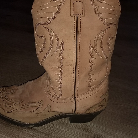 Ladies buckskin color leather boots. Sz.9.5 - Picture 9 of 10